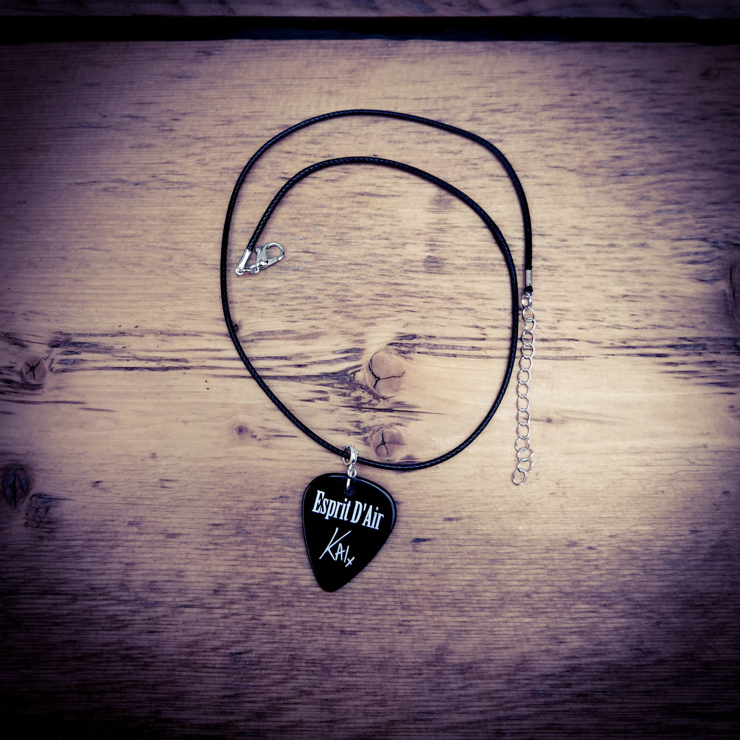 Collar de púa de guitarra